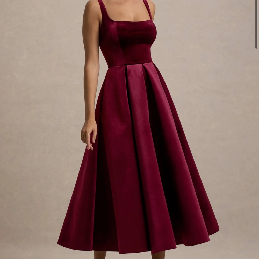 NWT Club L LONDON FRANCISCA
Berry Velvet Strappy Volume-Hem Midi Dress